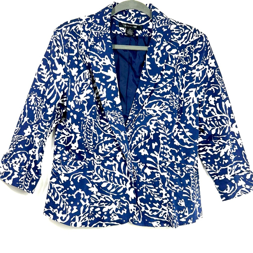 89th & Madison Blue and White Blazer with Notched Lapel Size Medium